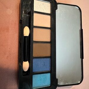 Buxom Custom Eye Shadow Bar